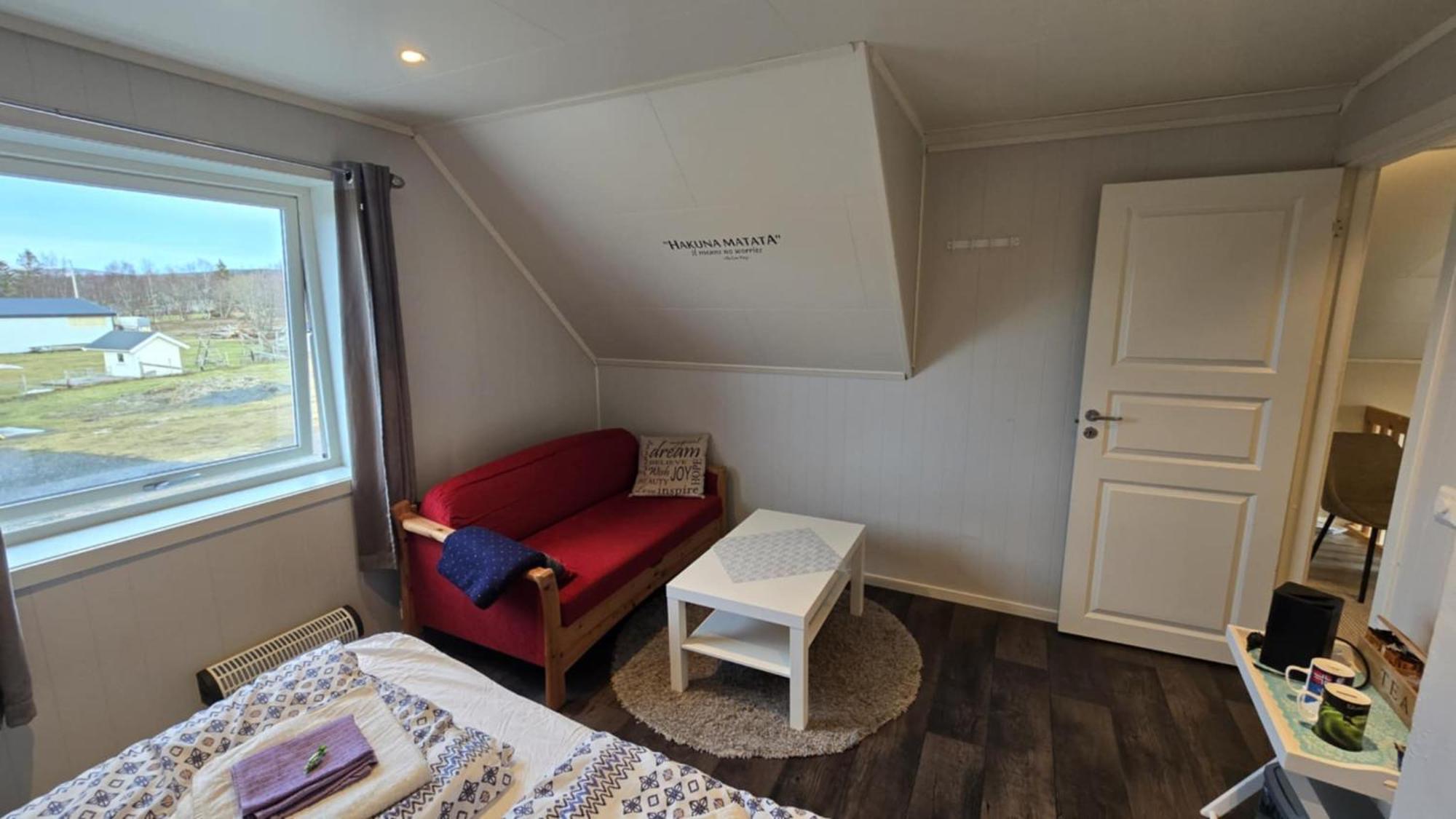 1 Room In The Yellow House, Close To Airport & Lofoten Evenskjer 외부 사진