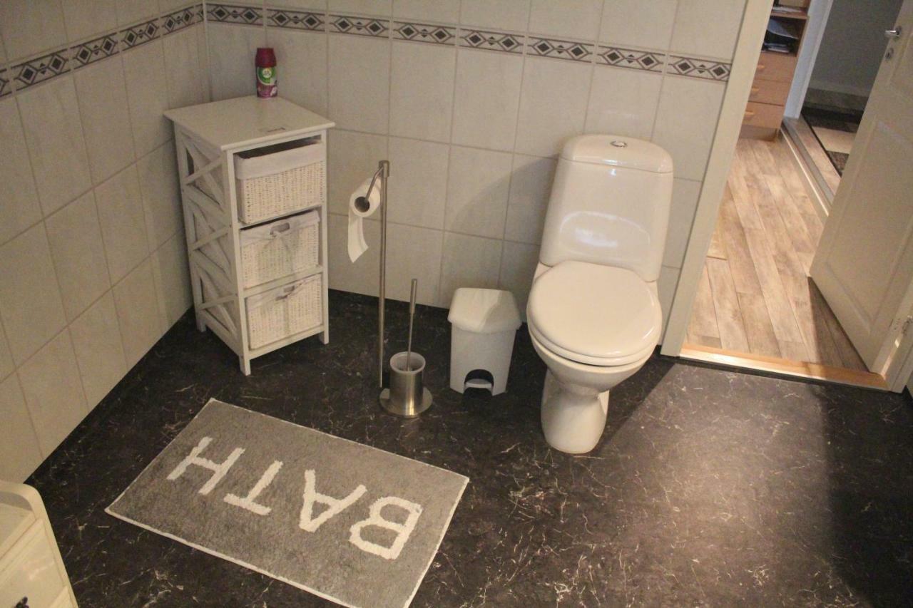 1 Room In The Yellow House, Close To Airport & Lofoten Evenskjer 외부 사진