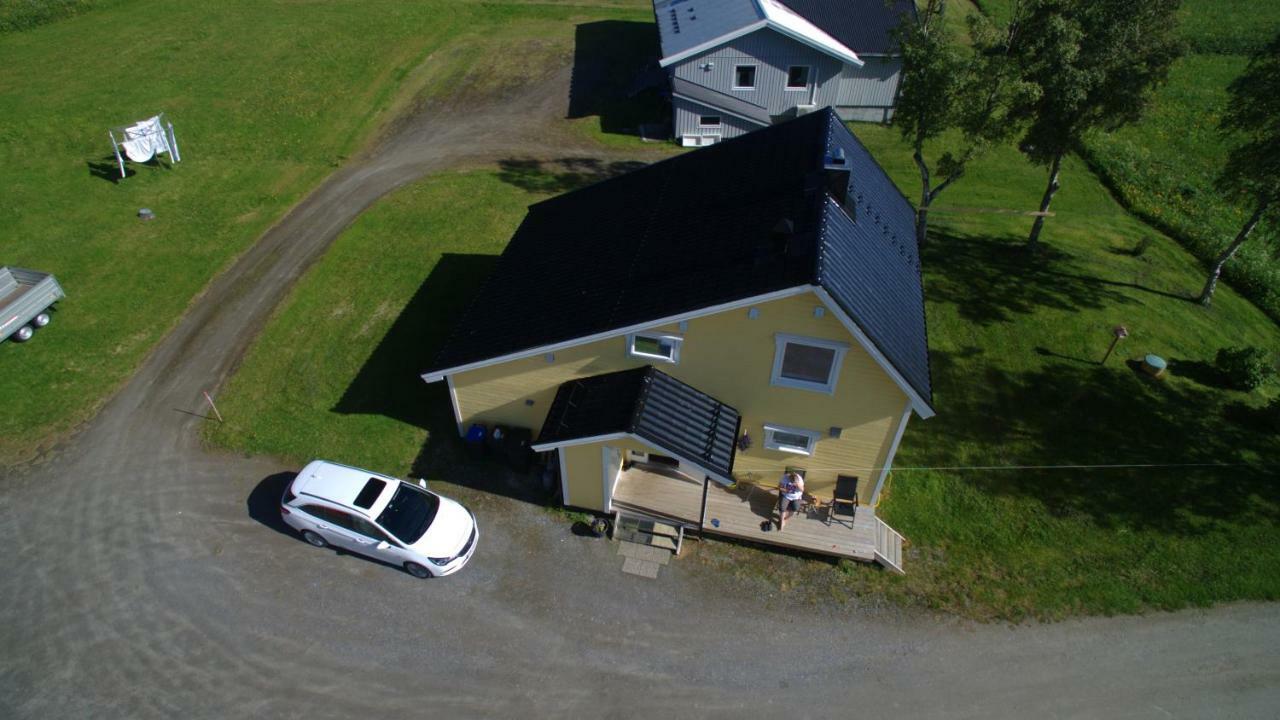 1 Room In The Yellow House, Close To Airport & Lofoten Evenskjer 외부 사진