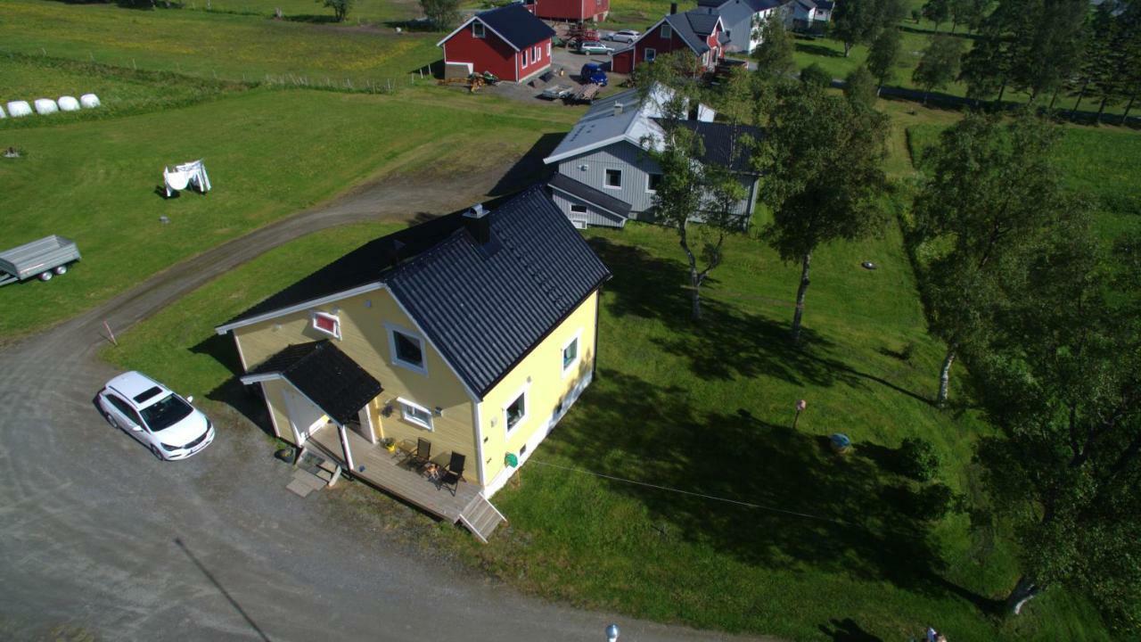 1 Room In The Yellow House, Close To Airport & Lofoten Evenskjer 외부 사진