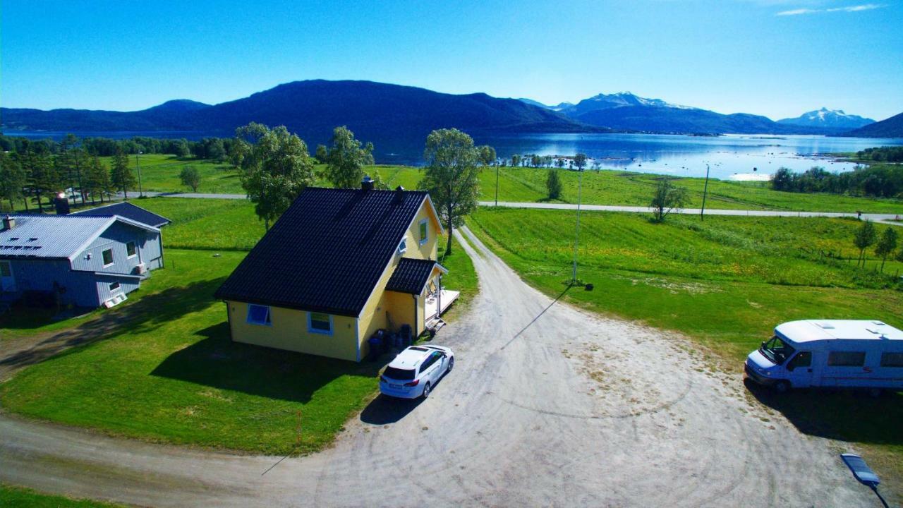 1 Room In The Yellow House, Close To Airport & Lofoten Evenskjer 외부 사진