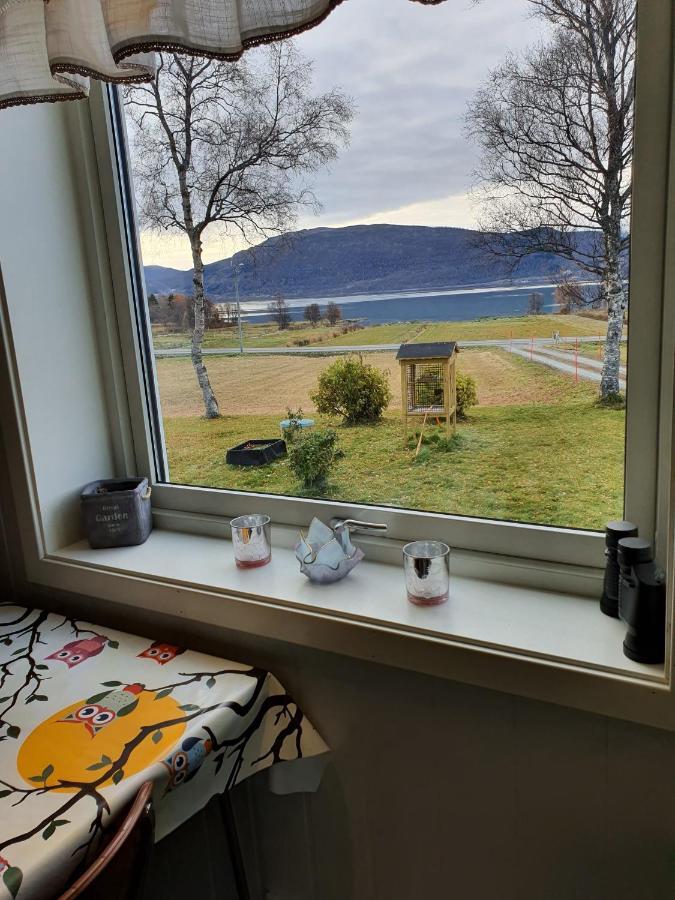 1 Room In The Yellow House, Close To Airport & Lofoten Evenskjer 외부 사진